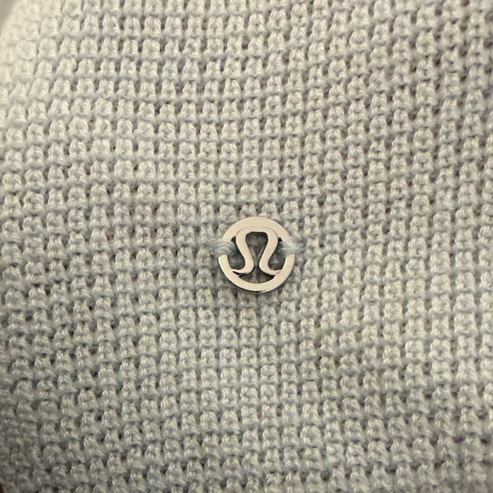 Lululemon Light Blue Women's Knit Poncho Sweater in excellent condition - Picture 4 of 4